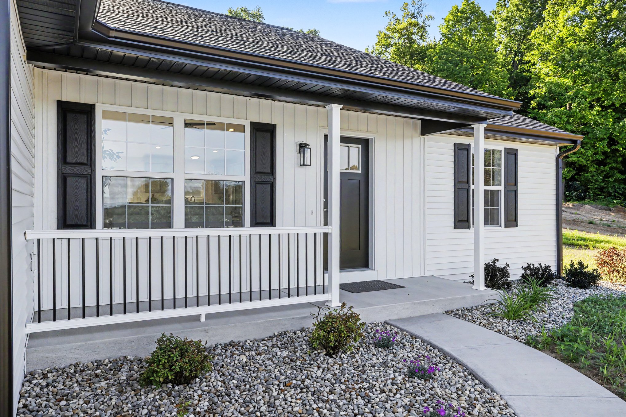 13rvh-front-porch