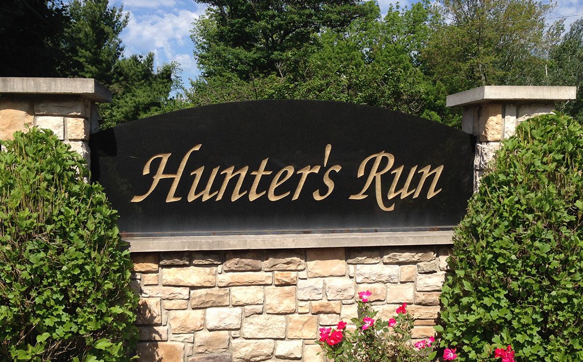 hunters-run-entry-sign