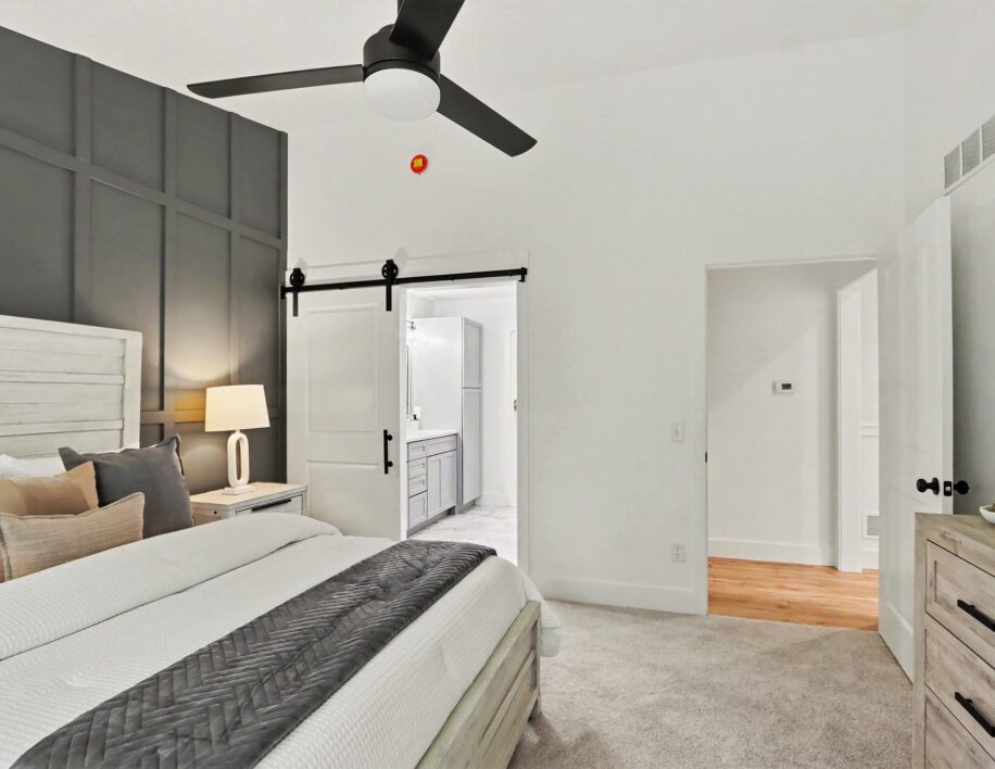 17wf-primary-bedroom-2-916x708